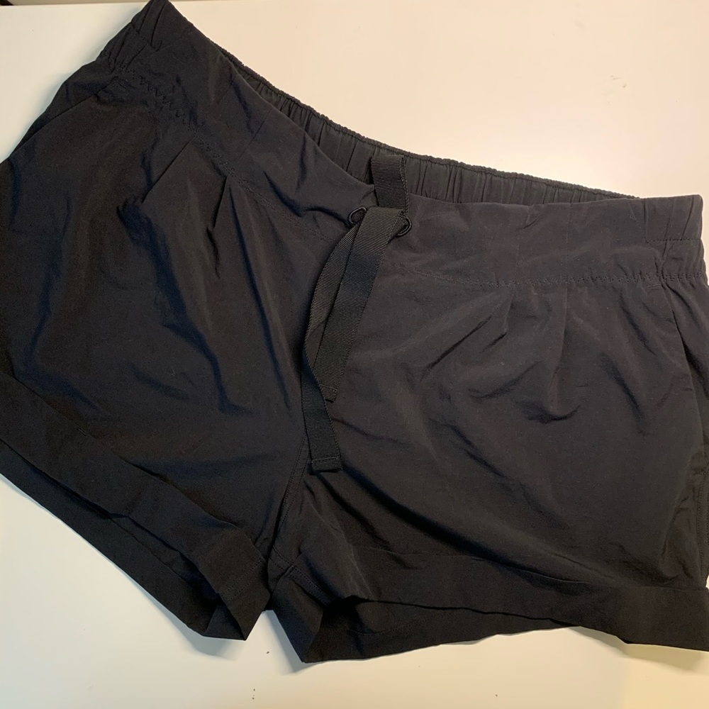 Lululemon Spring Break Away Short II